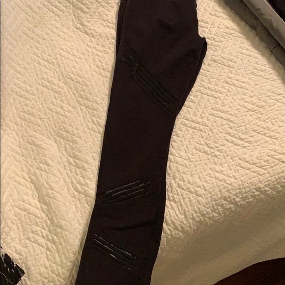 Cut out high rise alo leggings - Picture 3 of 5